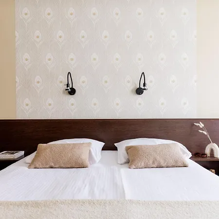 Corner House By Wp Hotel