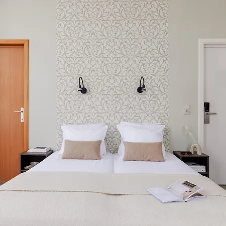 Hotel Corner House By Wp