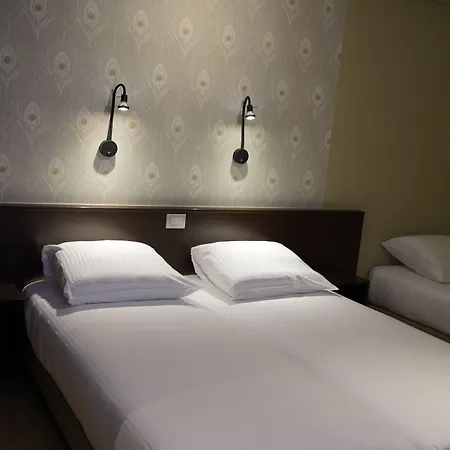 Hotel Corner House By Wp 3*