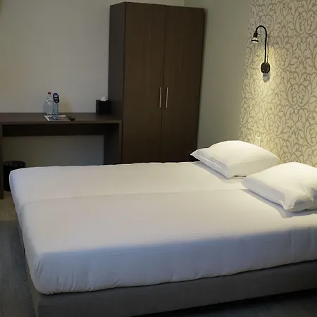 Hotel Corner House By Wp 3*