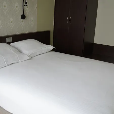 Hotel Corner House By Wp 3*