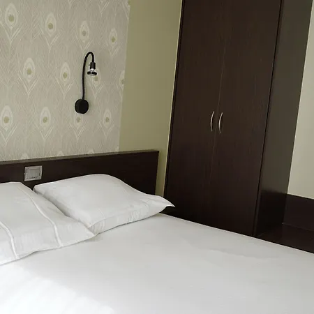 Hotel Corner House By Wp