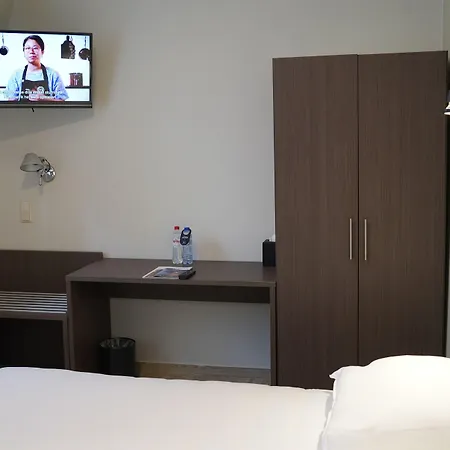 Corner House By Wp 3*