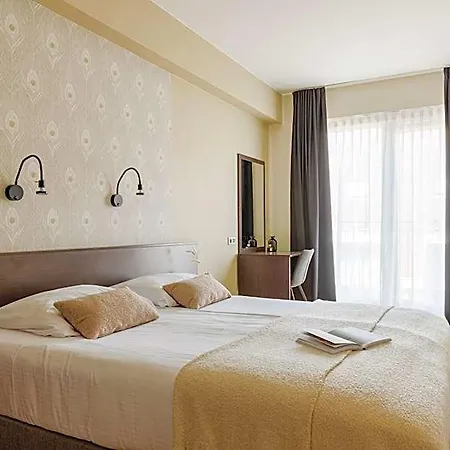 Hotel Corner House By Wp 3*