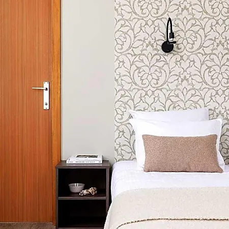 Corner House By Wp Hotel