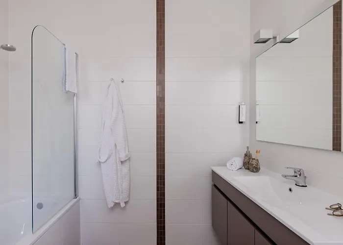 Hotel Corner House By Wp