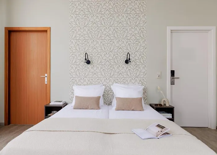 Hotel Corner House By Wp