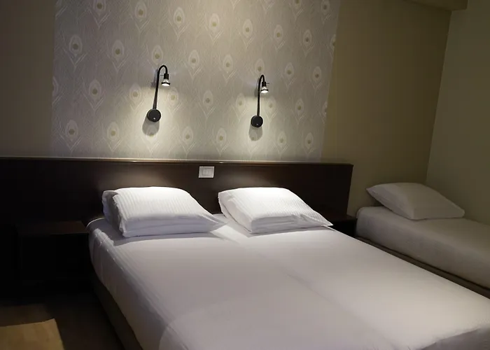 Hotel Corner House By Wp 3*