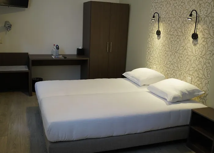 Hotel Corner House By Wp 3*