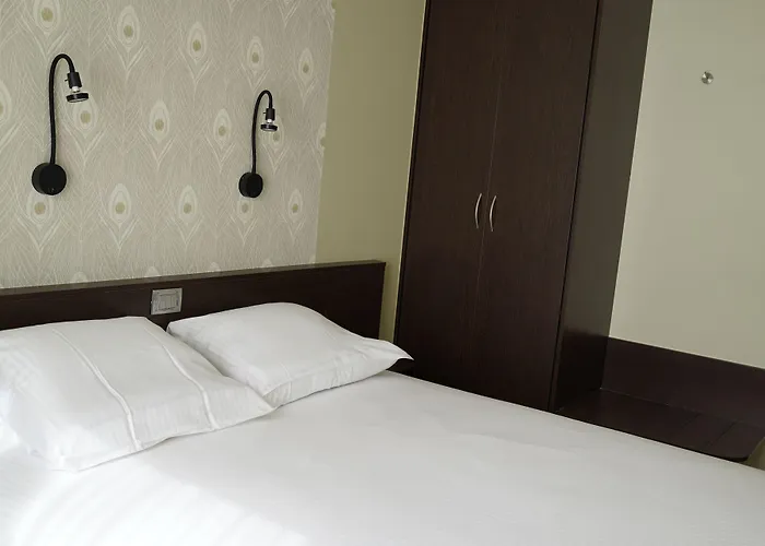 Hotel Corner House By Wp